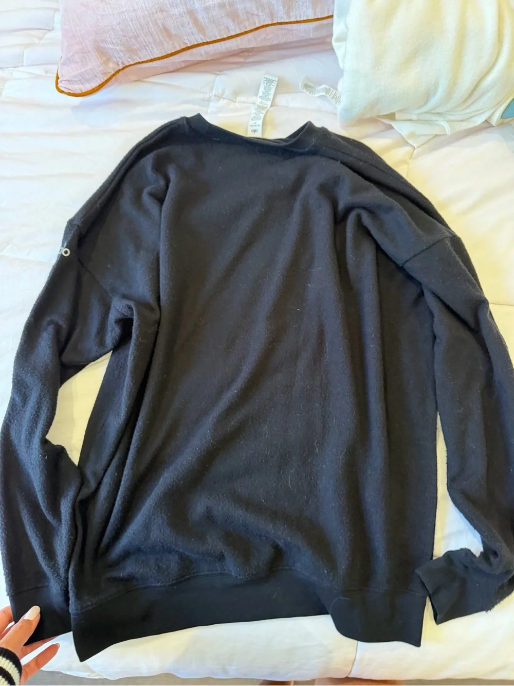Alo Soho Pullover in black